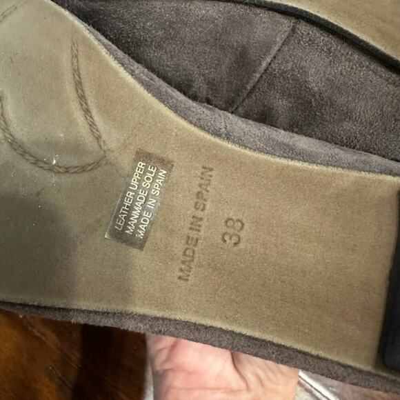 KMB Women’s Suede Pointed Toe Flats Feather Pom Accent Size 38 Made in Spain - Picture 8 of 9